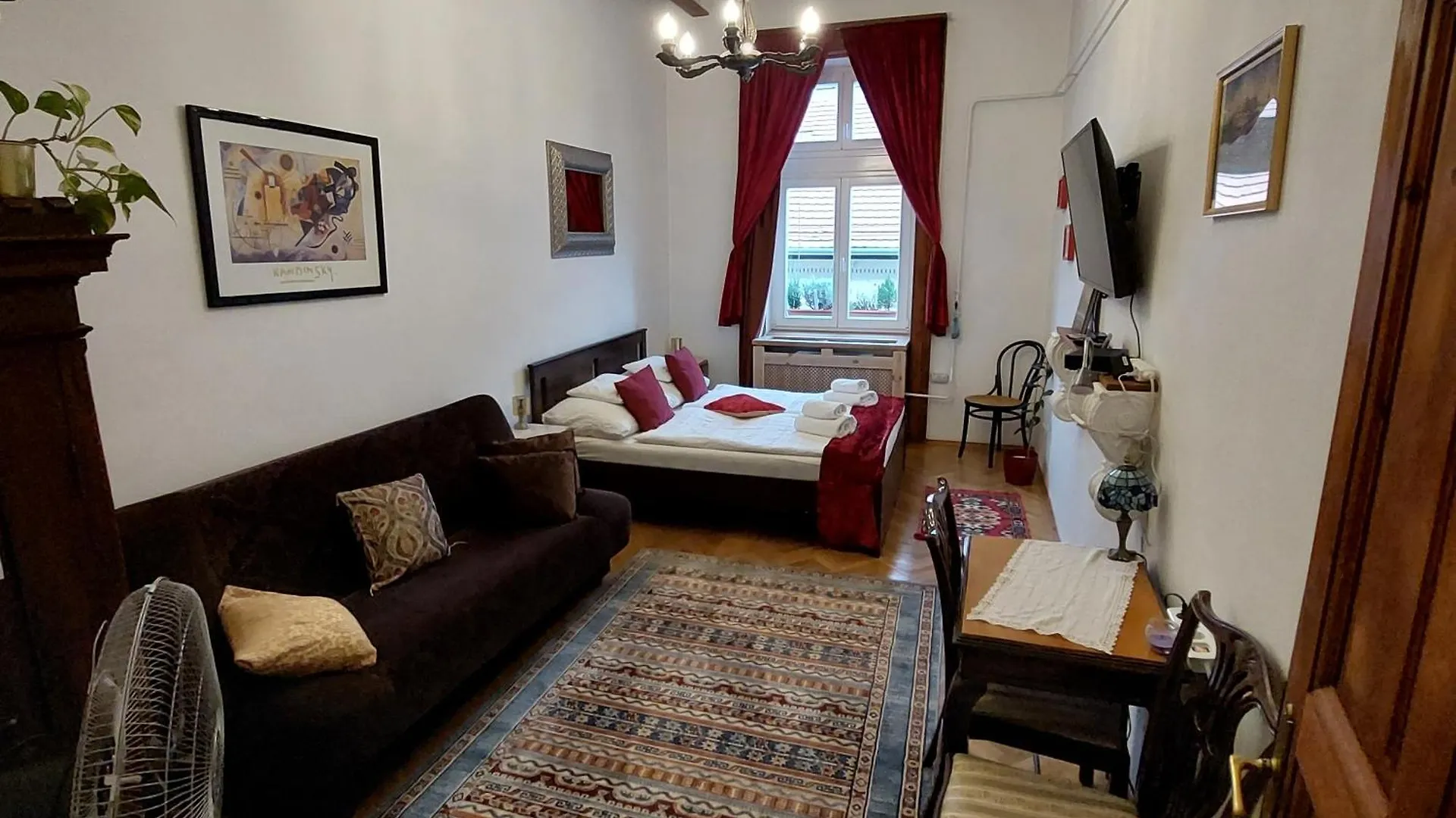 Classical Budapest Apartment In The Old Pest